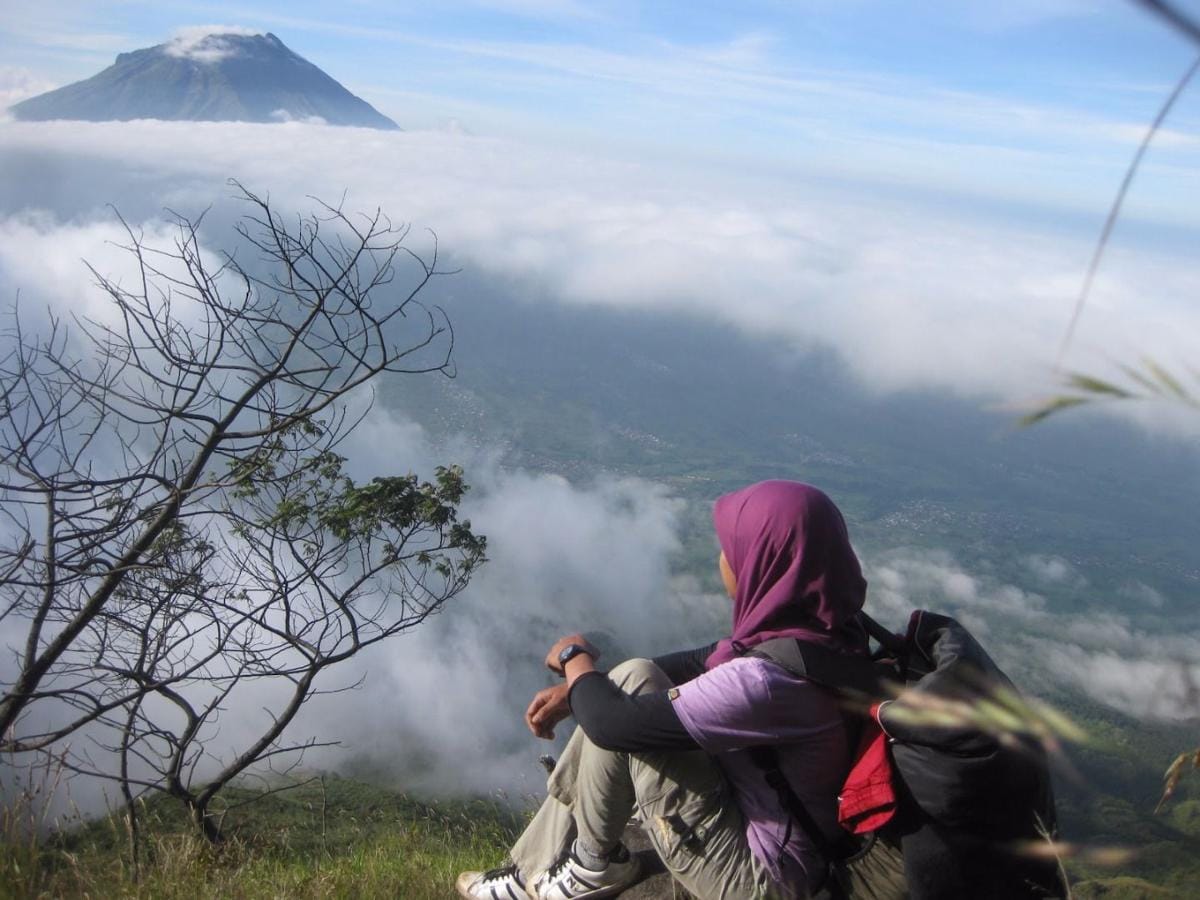 http://cdn.idntimes.com/content-images/post/20151107/naik gunung.JPG